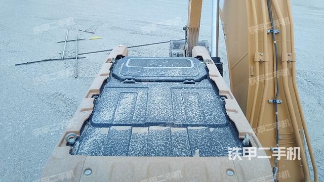 驾驶室顶部（整机外观）