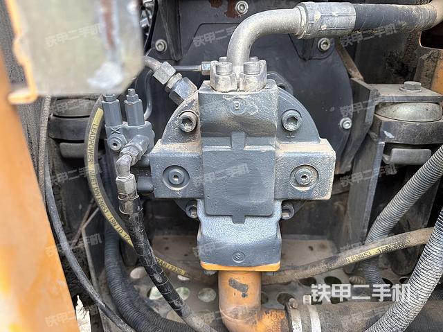 液壓泵艙室正面整體(整機外觀) 液壓泵艙室正面整體(整機外觀)