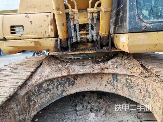 驾驶室顶部(整机外观) 驾驶室顶部(整机外观)