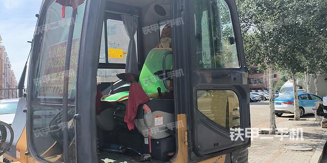 驾驶室整体(整机外观) 驾驶室整体(整机外观)