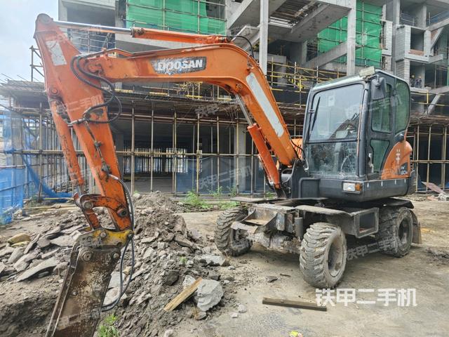 斗山DX60W挖掘機(jī)