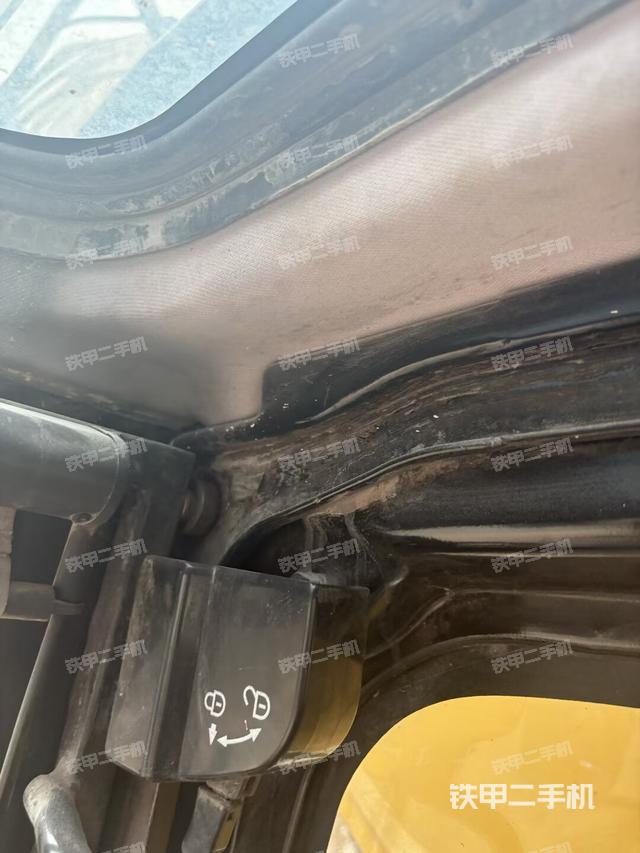 右侧玻璃角标（驾驶室部分）