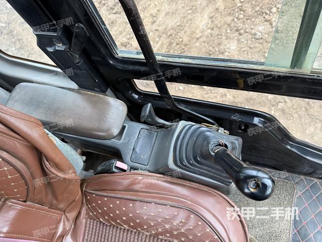 座椅右側(cè)控制臺/鑰匙門/油門/含右手柄（駕駛室部分）