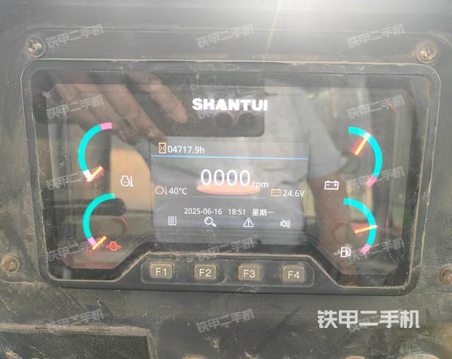 驾驶室操作台(设备外观及核心部件) 驾驶室操作台(设备外观及核心部件)