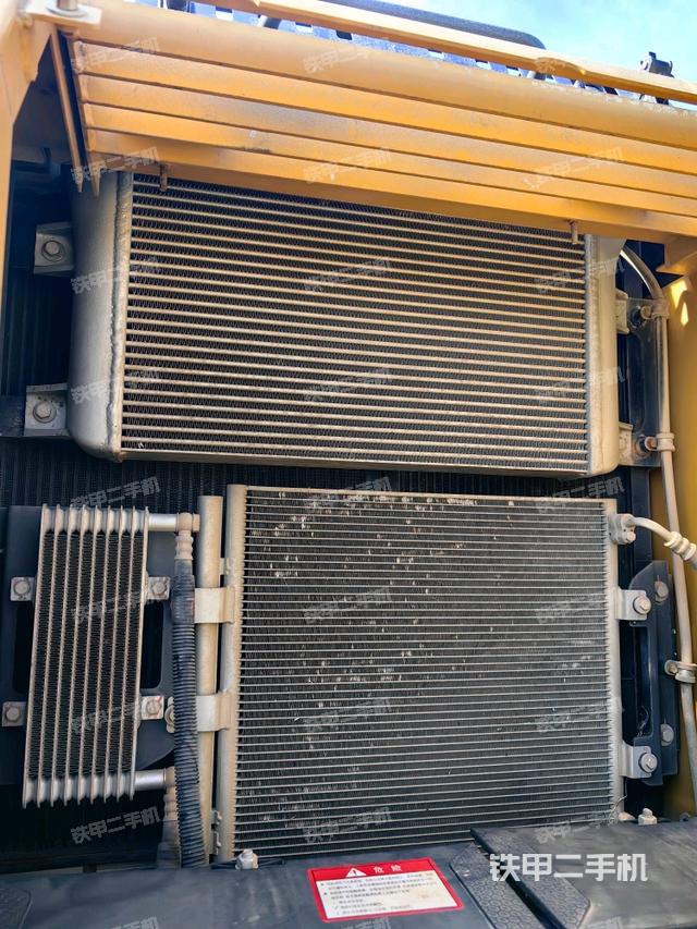 散热器正面(大件舱室) 散热器正面(大件舱室)