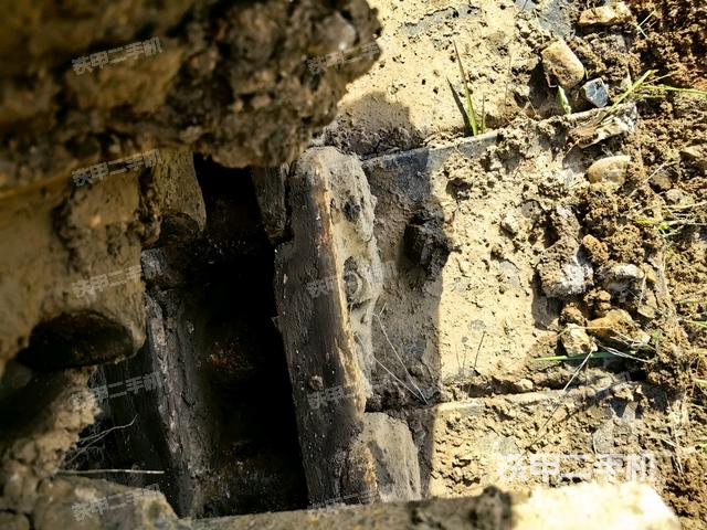 右驱动轮(行走机构) 右驱动轮(行走机构)