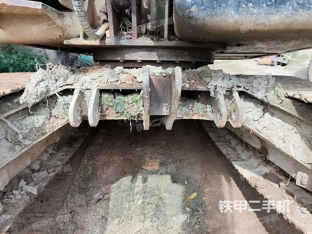 左侧履带整体 (行走机构) 左侧履带整体 (行走机构)
