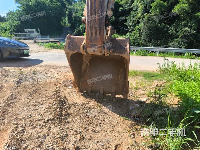 大臂根部?斜視(工作和回轉(zhuǎn)裝置) 大臂根部?斜視(工作和回轉(zhuǎn)裝置)