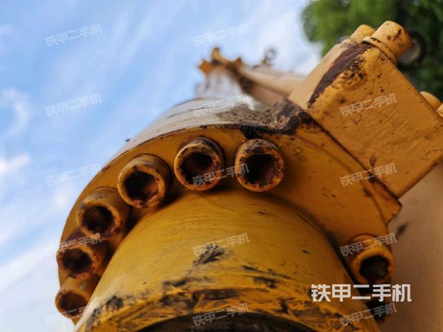 大臂油缸整体 竖拍(工作和回转装置) 大臂油缸整体 竖拍(工作和回转装置)