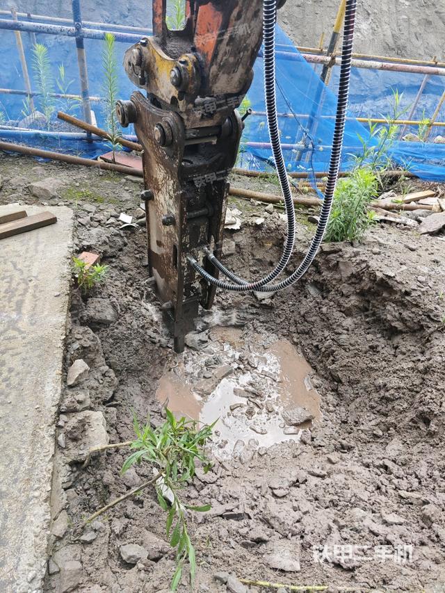铲斗45度(工作和回转装置) 铲斗45度(工作和回转装置)