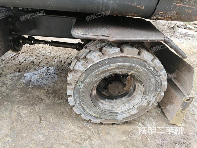 右驱动轮(行走机构) 右驱动轮(行走机构)