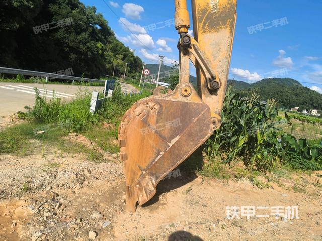 轉(zhuǎn)盤和下車架正前(工作和回轉(zhuǎn)裝置) 轉(zhuǎn)盤和下車架正前(工作和回轉(zhuǎn)裝置)
