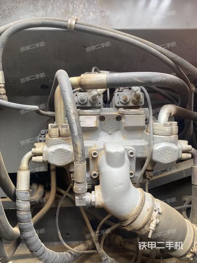 液壓泵艙室正面整體（整機(jī)外觀）