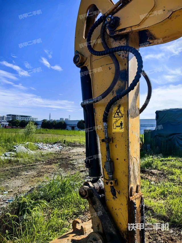 小臂整体左后(工作和回转装置) 小臂整体左后(工作和回转装置)