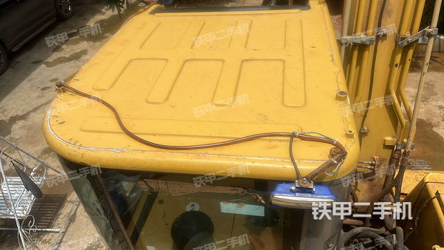 驾驶室顶部（整机外观）