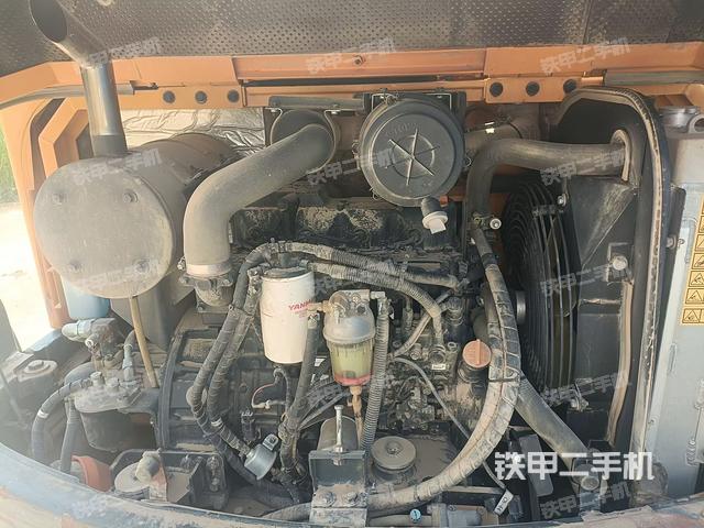 回转马达和主控阀（整机外观）