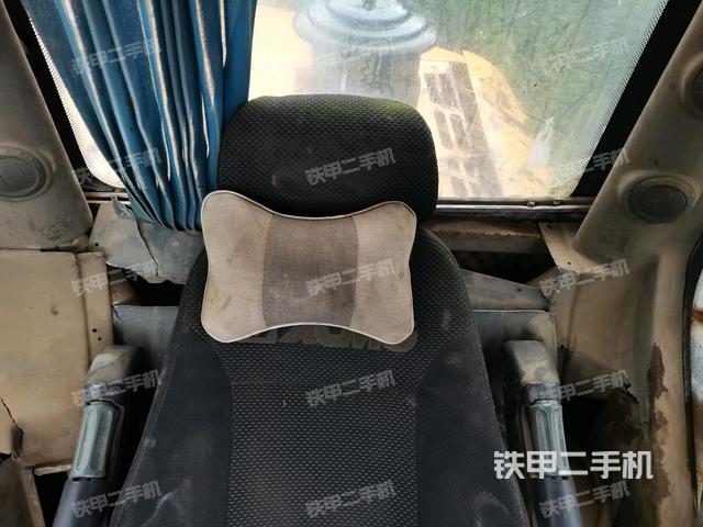 座椅右侧控制台/钥匙门/油门/含右手柄(驾驶室部分) 座椅右侧控制台/钥匙门/油门/含右手柄(驾驶室部分)