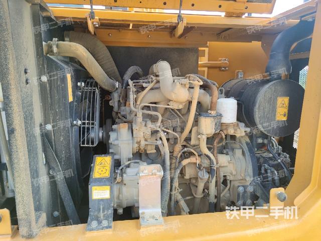 發(fā)動(dòng)機(jī)室（上車(chē)部件）