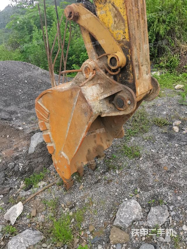 铲斗右后整体(工作和回转装置) 铲斗右后整体(工作和回转装置)