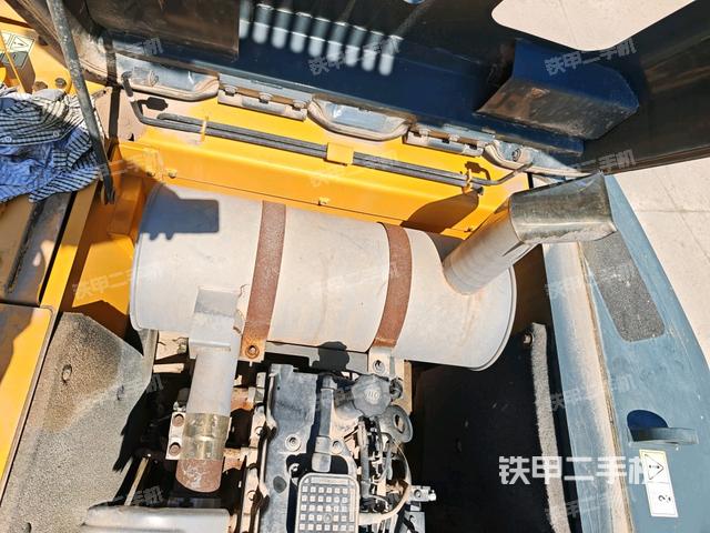 氣門(mén)室蓋螺絲特寫(xiě)（上車(chē)部件）