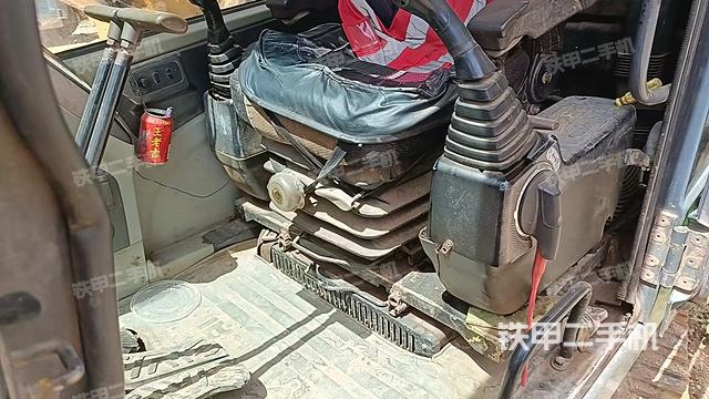 驾驶室整体(整机外观) 驾驶室整体(整机外观)