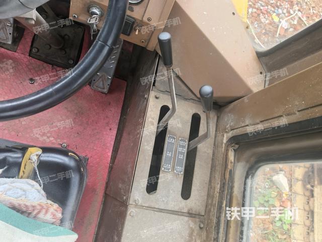 操作杆  档位(驾驶室部分) 操作杆  档位(驾驶室部分)