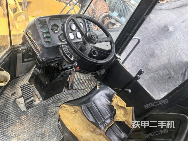 前挡风玻璃标 (驾驶室部分) 前挡风玻璃标 (驾驶室部分)