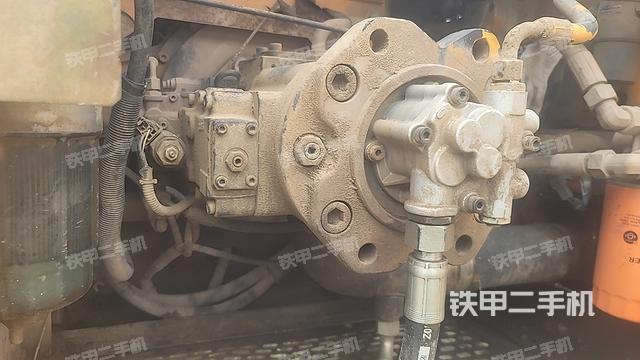 液压泵舱室正面整体(整机外观) 液压泵舱室正面整体(整机外观)
