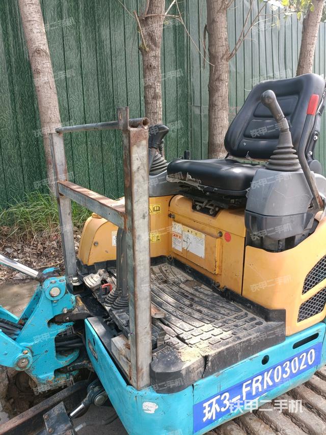 后窗玻璃角標(biāo)（駕駛室部分）