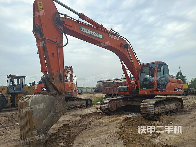 斗山DX300LC挖掘機(jī)
