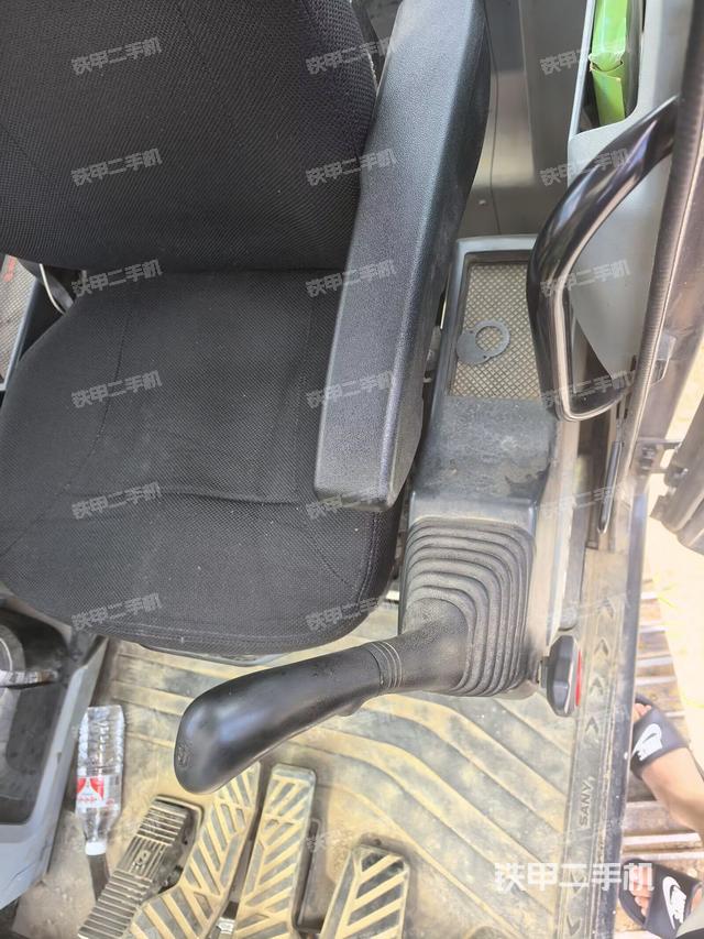 座椅左側控制臺/音響/含左手柄（駕駛室部分）