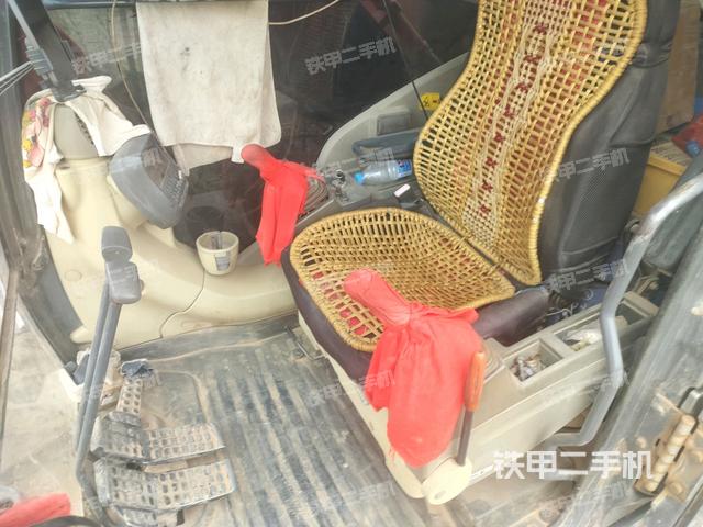 驾驶室整体(整机外观) 驾驶室整体(整机外观)