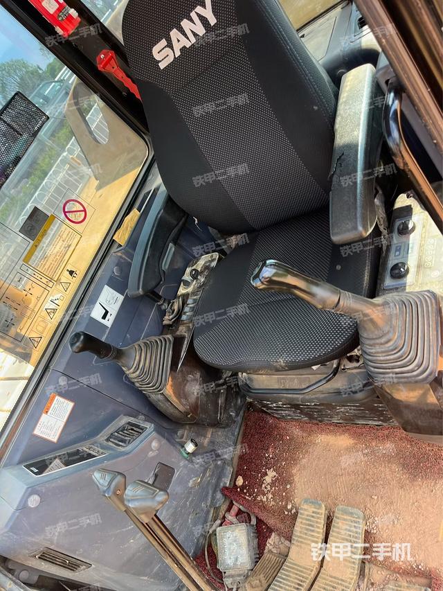 驾驶室整体（整机外观）