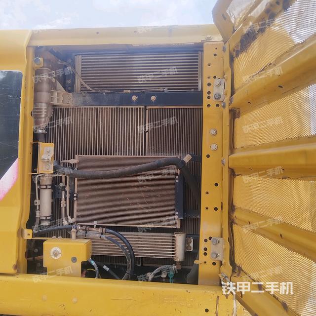 散热器正面(大件舱室) 散热器正面(大件舱室)