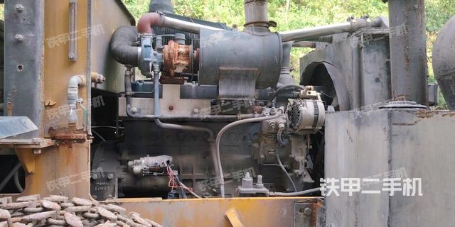 發(fā)動機左側(cè)(整機外觀及大件) 發(fā)動機左側(cè)(整機外觀及大件)