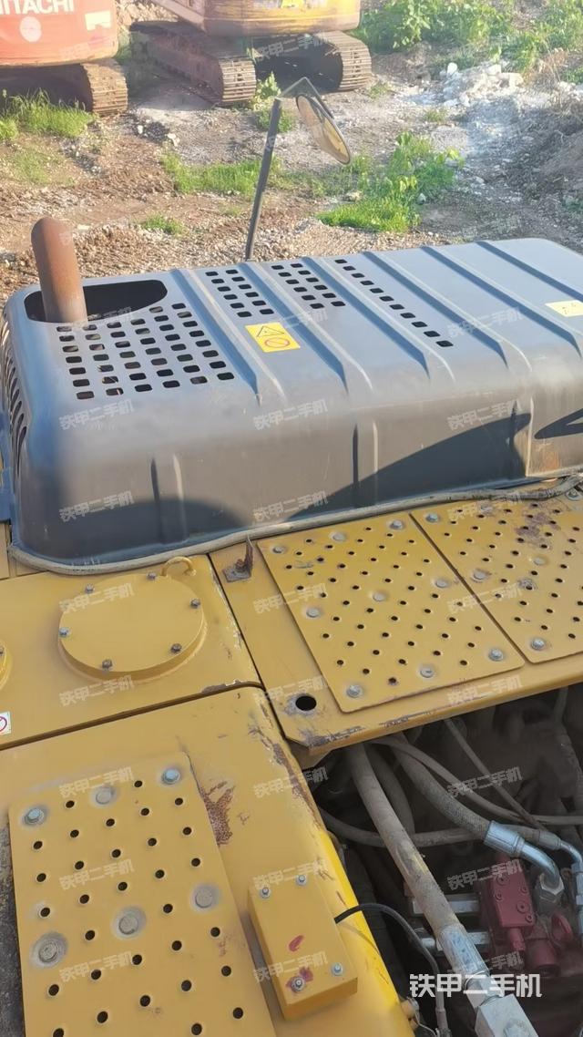 驾驶室顶部（整机外观）