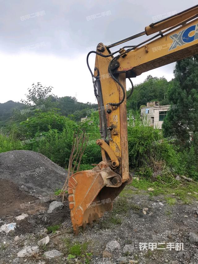 小臂整体左后(工作和回转装置) 小臂整体左后(工作和回转装置)