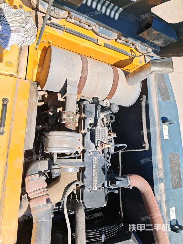 發(fā)動(dòng)機(jī)室（上車(chē)部件）