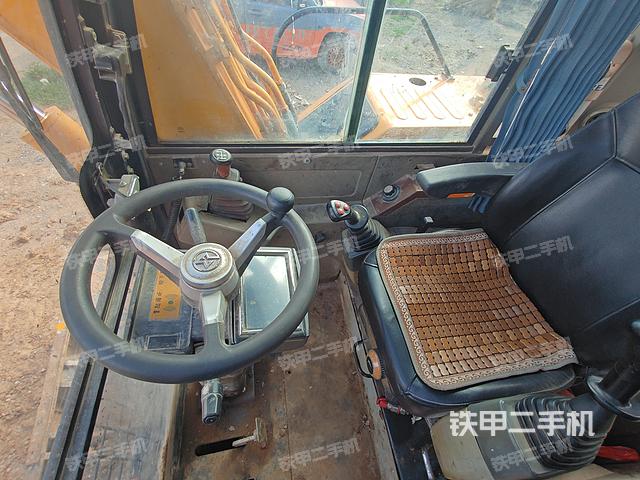 驾驶室整体（整机外观）