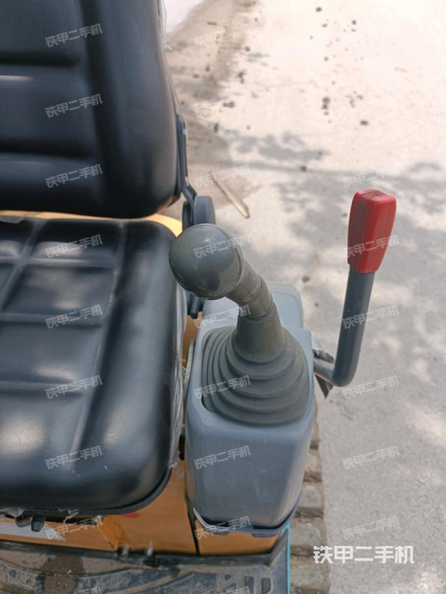 座椅左側(cè)控制臺(tái)/音響/含左手柄（駕駛室部分）