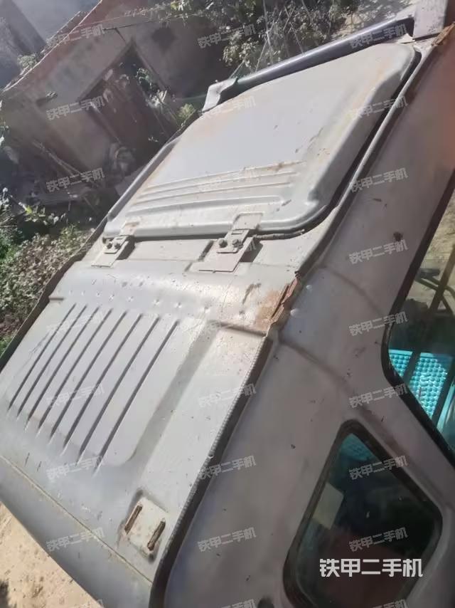 駕駛室頂部(整機外觀) 駕駛室頂部(整機外觀)