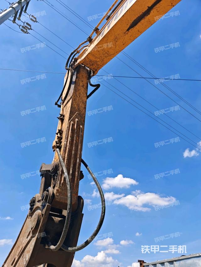 大臂油缸整體?豎拍（工作和回轉(zhuǎn)裝置）