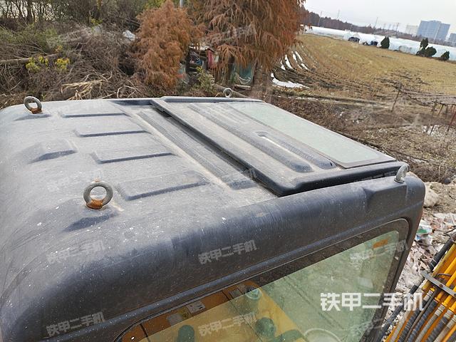 驾驶室顶部(整机外观) 驾驶室顶部(整机外观)