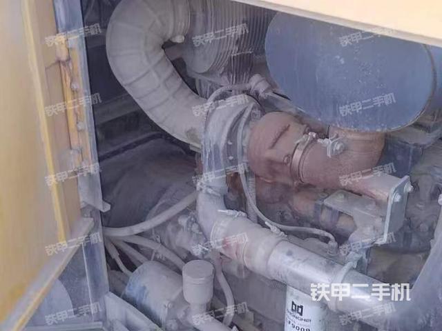 发动机右侧（整机外观及大件）