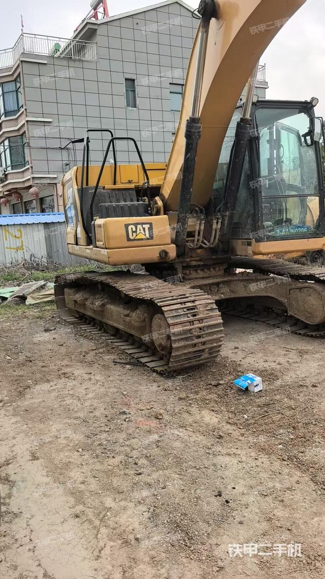 单侧履带整体(整机外观) 单侧履带整体(整机外观)