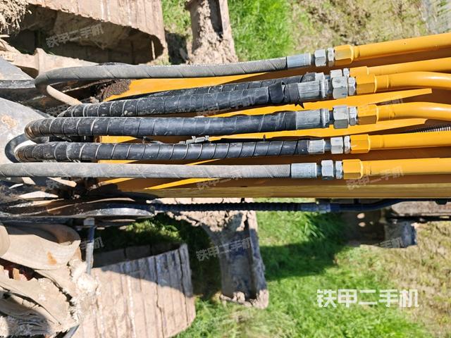 小臂整体右前(工作和回转装置) 小臂整体右前(工作和回转装置)