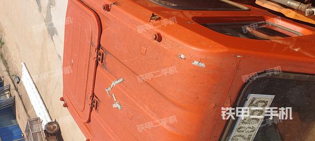 駕駛室頂部(整機外觀) 駕駛室頂部(整機外觀)