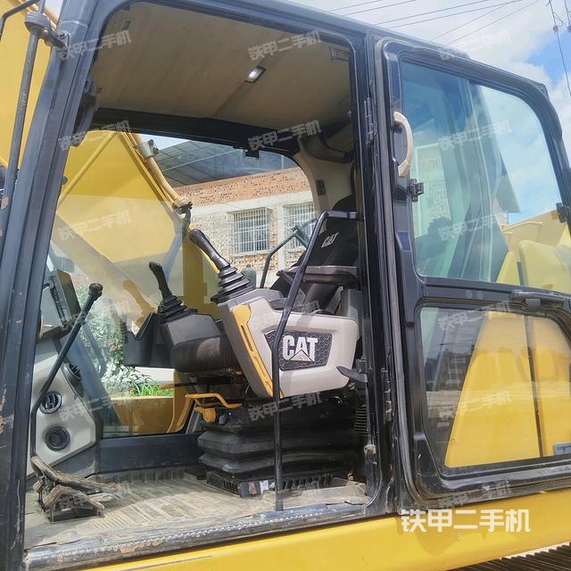 左后方玻璃角标(驾驶室部分) 左后方玻璃角标(驾驶室部分)