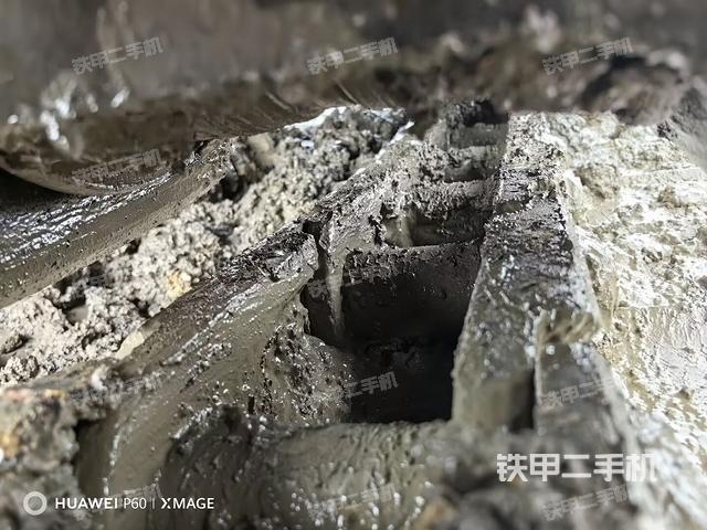 单侧履带整体(整机外观) 单侧履带整体(整机外观)
