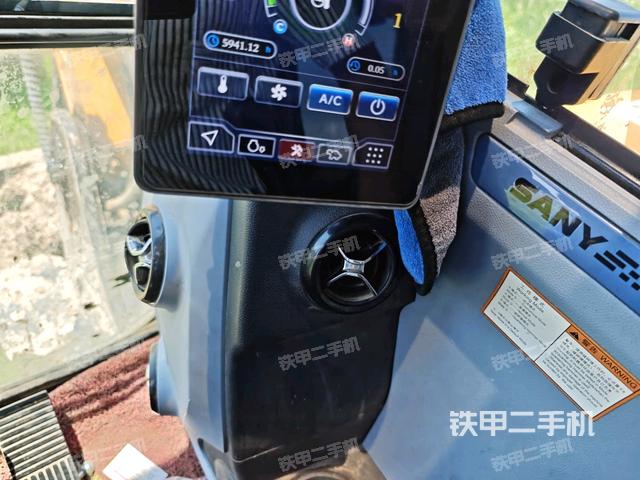 驾驶室正侧(驾驶室部分)  驾驶室正侧(驾驶室部分)